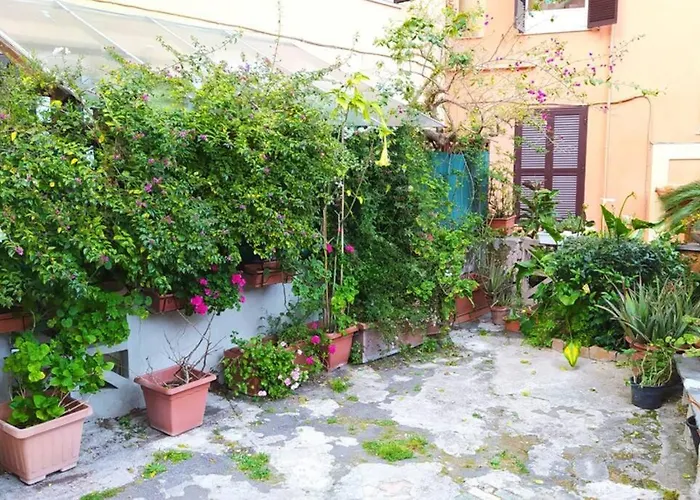 Elegante Open Space Con Vasca Idromassaggio A Trastevere